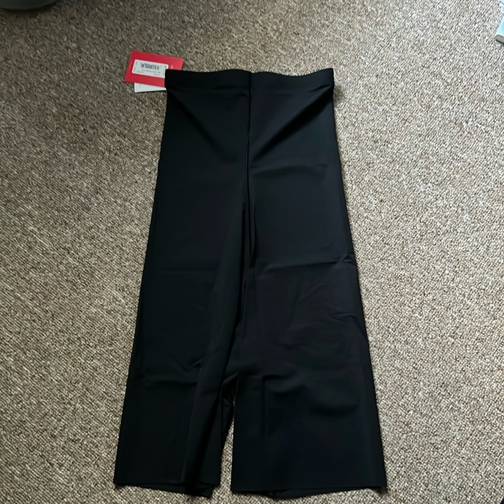 NWT SPANX High Waisted Mid Thigh Short Black XS NWT